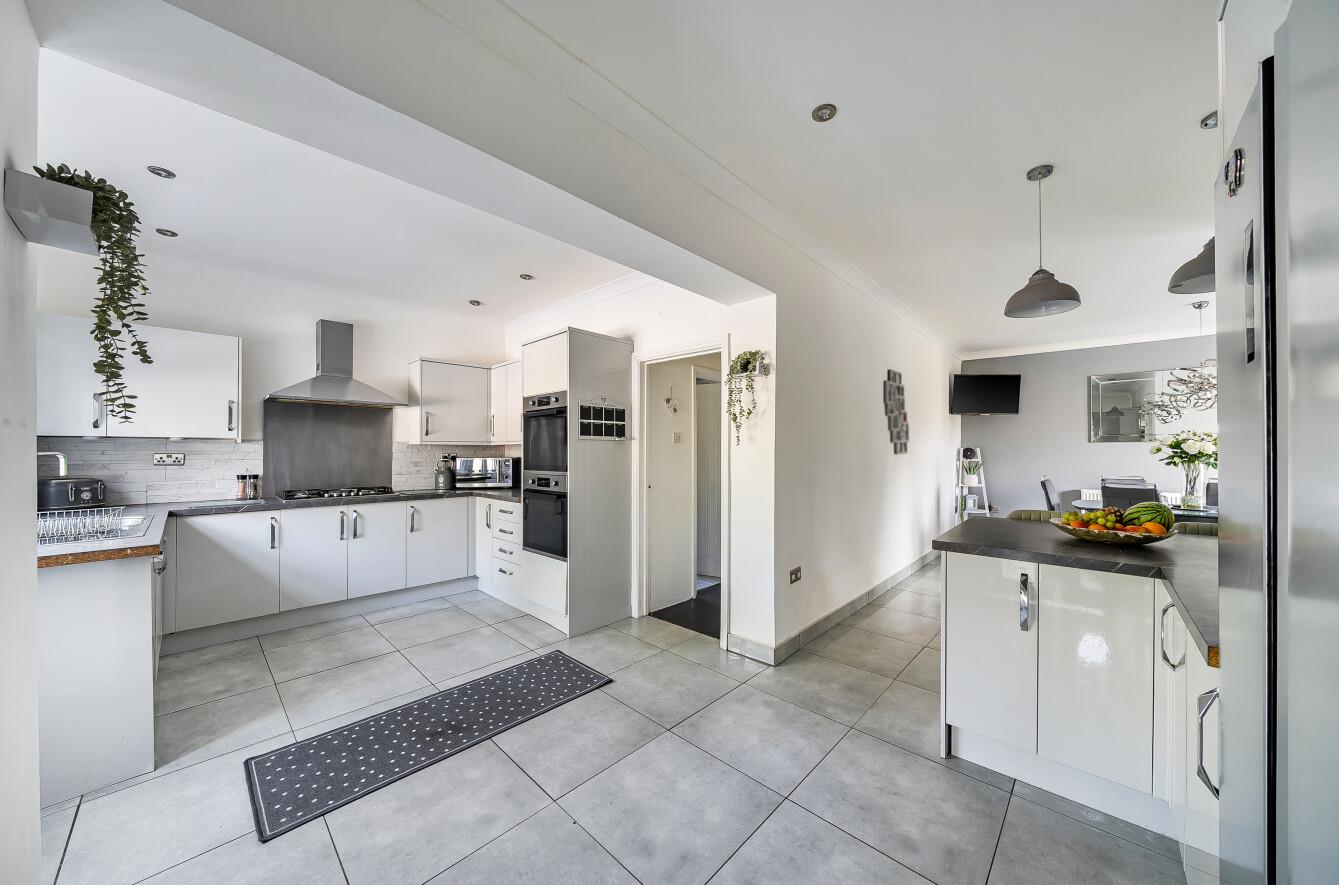 Brynaeron, Dunvant, Swansea, SA2 7UX